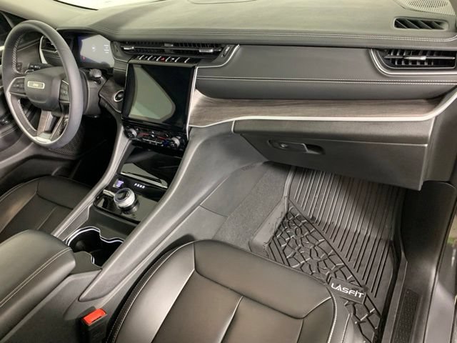 Used 2024 Jeep Grand Cherokee Limited w/ Black Appearance Package AWD/4WD image 23