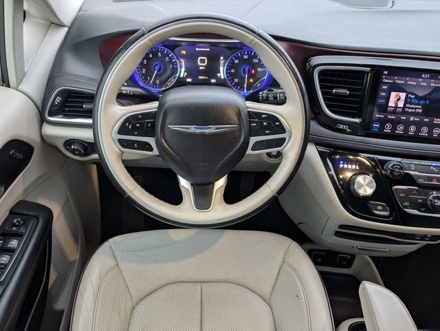 Used 2019 Chrysler Pacifica Limited image 17