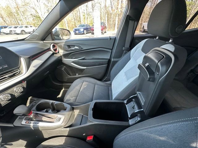 Used 2024 Chevrolet Trax RS w/ Driver Confidence Package FWD image 25