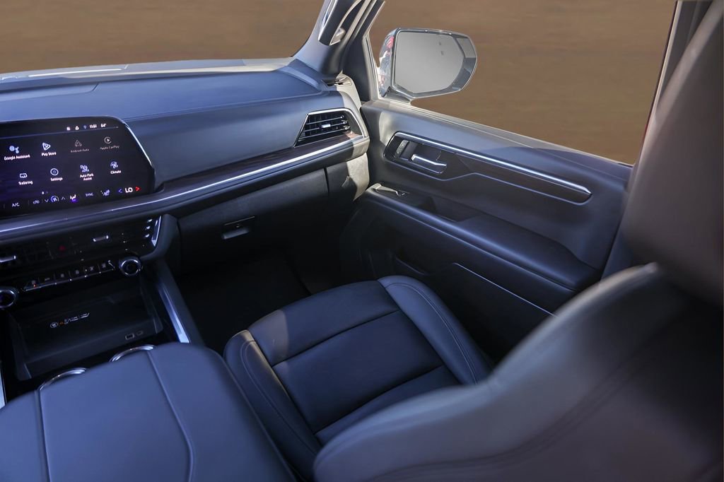 Used 2025 Chevrolet Suburban Z71 image 28