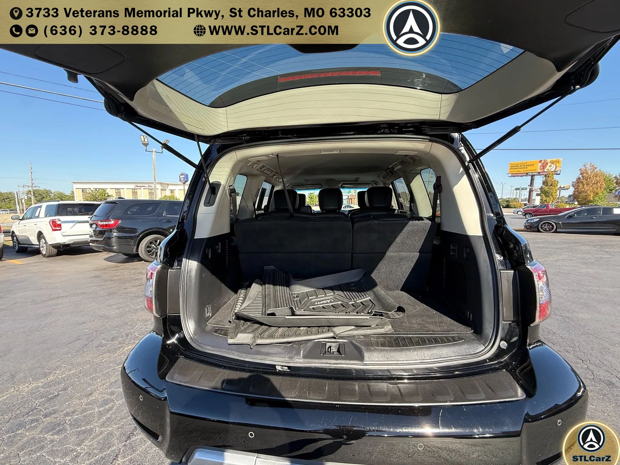 Used 2017 Nissan Armada Platinum w/ Interior Lighting Package RWD image 14