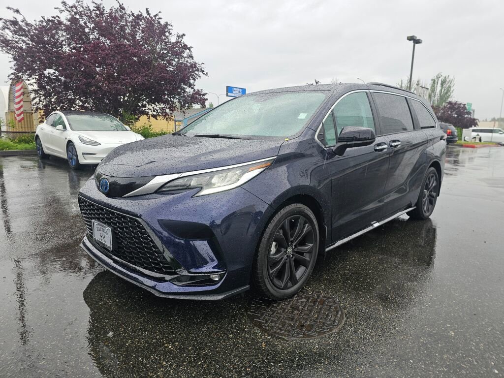 Used 2022 Toyota Sienna FWD image 3