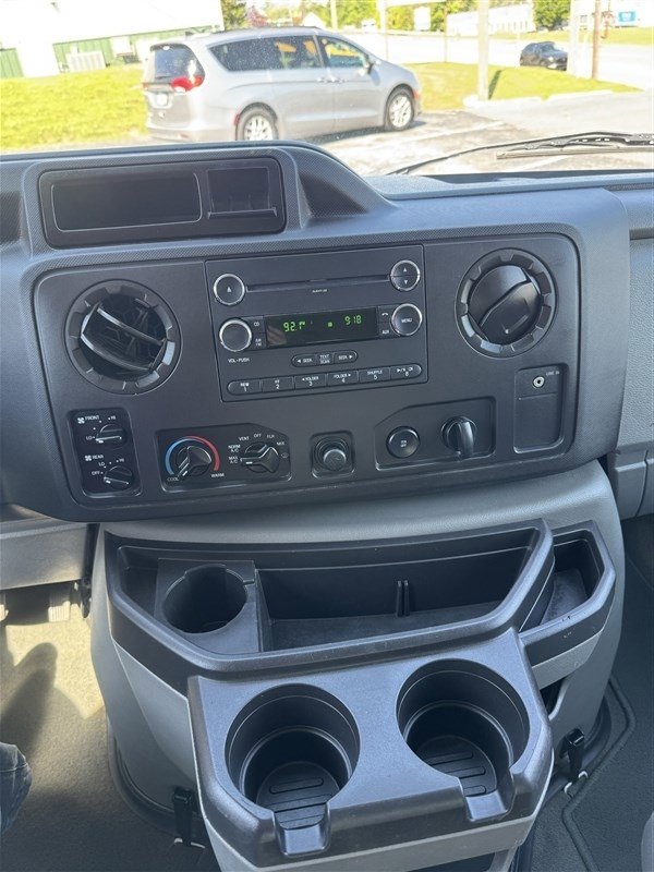 Used 2011 Ford E-350 and Econoline 350 XLT RWD image 18