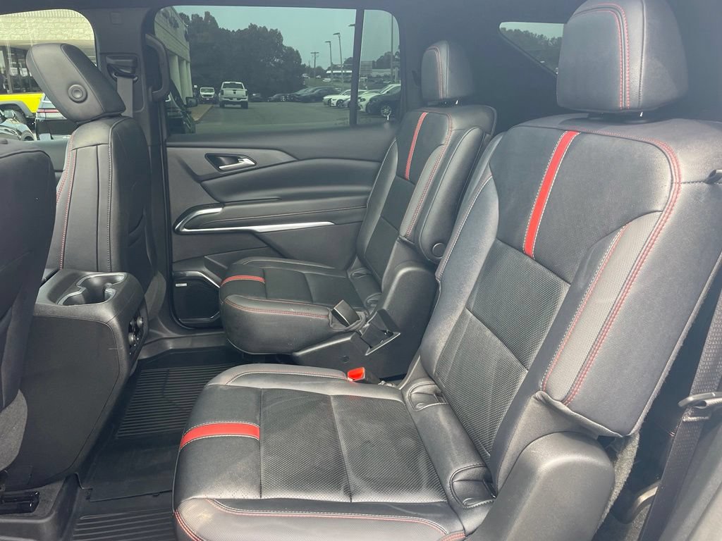 Used 2025 Chevrolet Traverse RS w/ LPO, Floor Liner Package AWD/4WD image 11