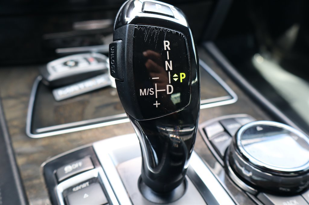 Used 2015 BMW 750i RWD image 32