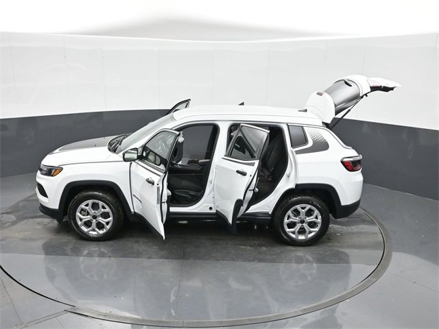 Used 2025 Jeep Compass Sport w/ Mopar Graphics Package image 48