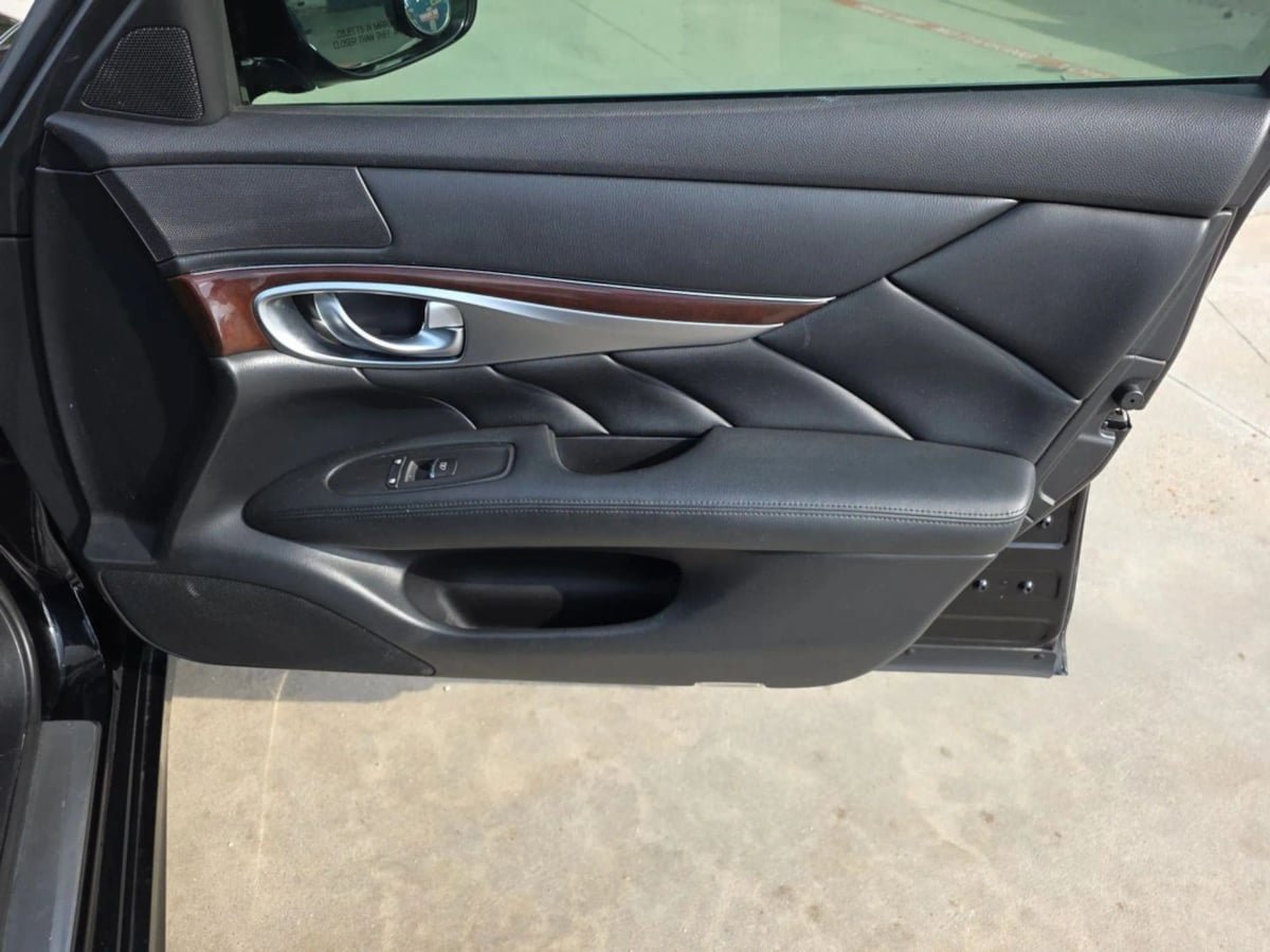 Used 2015 INFINITI Q70 3.7 AWD/4WD image 6