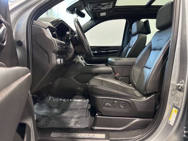 Used 2023 GMC Yukon XL Denali w/ Denali Reserve Package AWD/4WD image 21