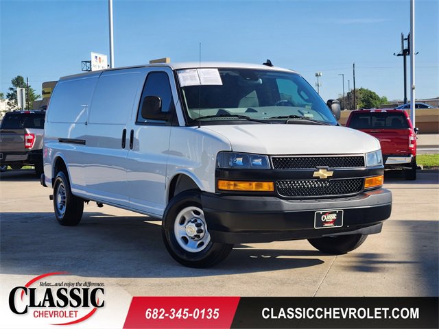 Used 2024 Chevrolet Express 3500 Extended w/ Driver Convenience Package RWD image 1