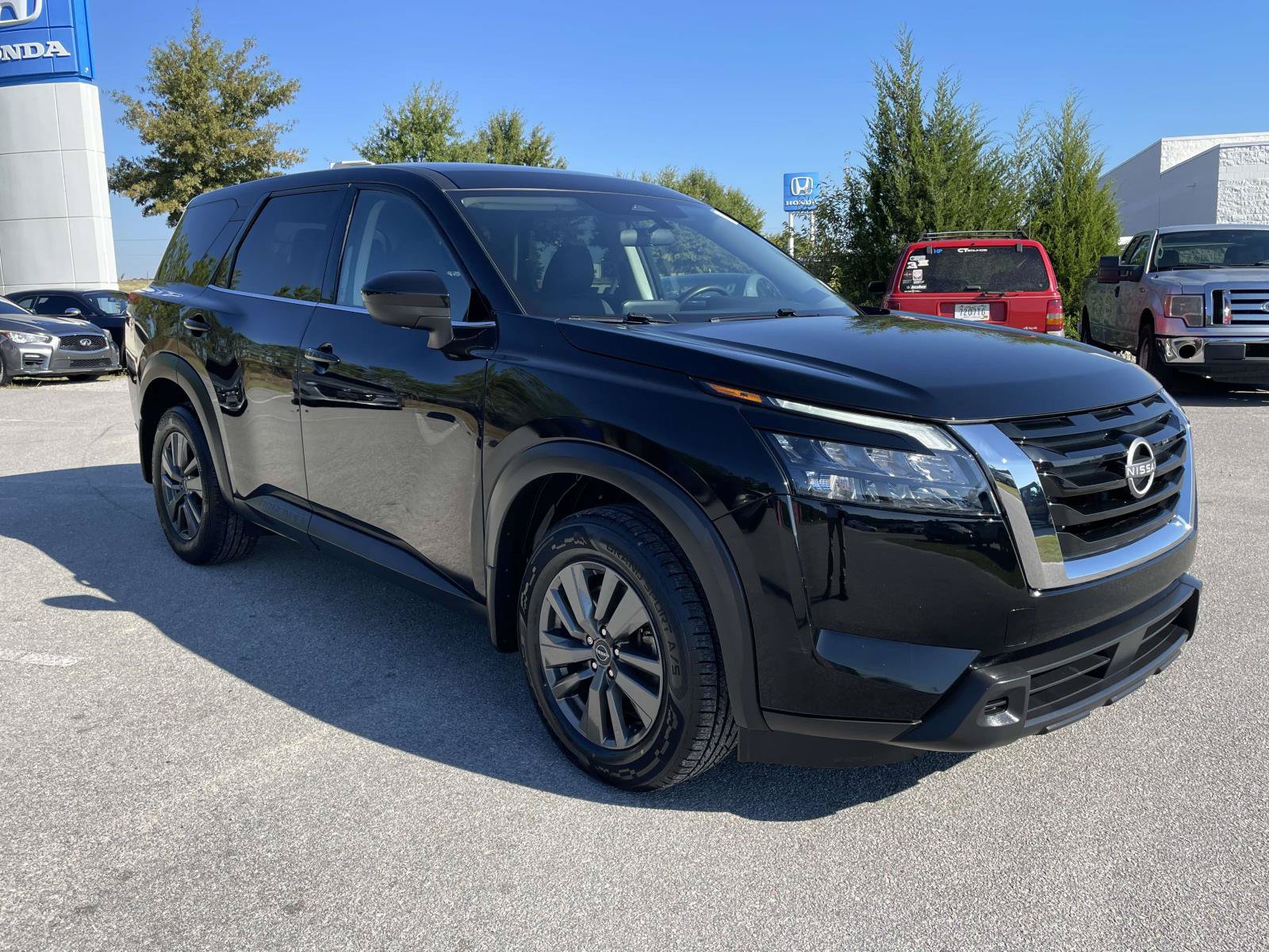 Used 2024 Nissan Pathfinder S