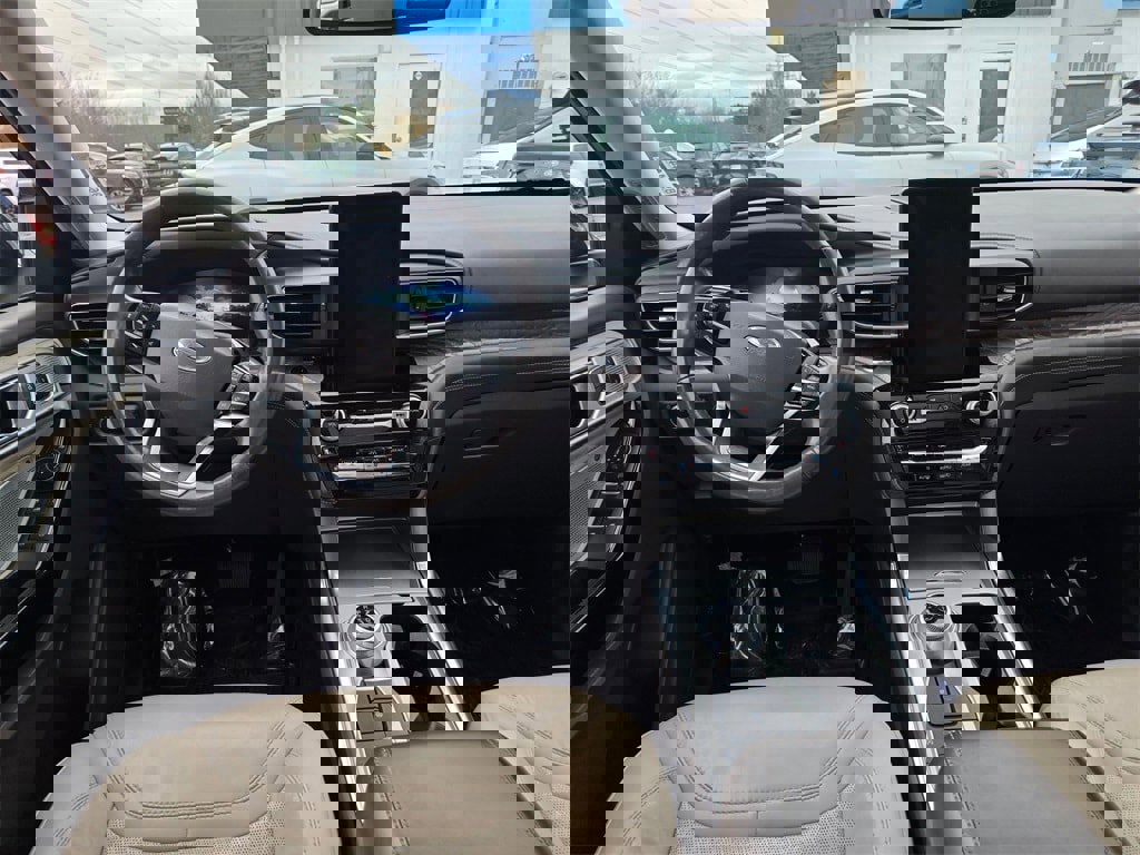 Used 2022 Ford Explorer Platinum w/ Equipment Group 601A image 12