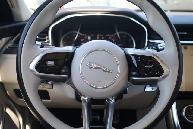 Used 2022 Jaguar XF SE RWD image 17