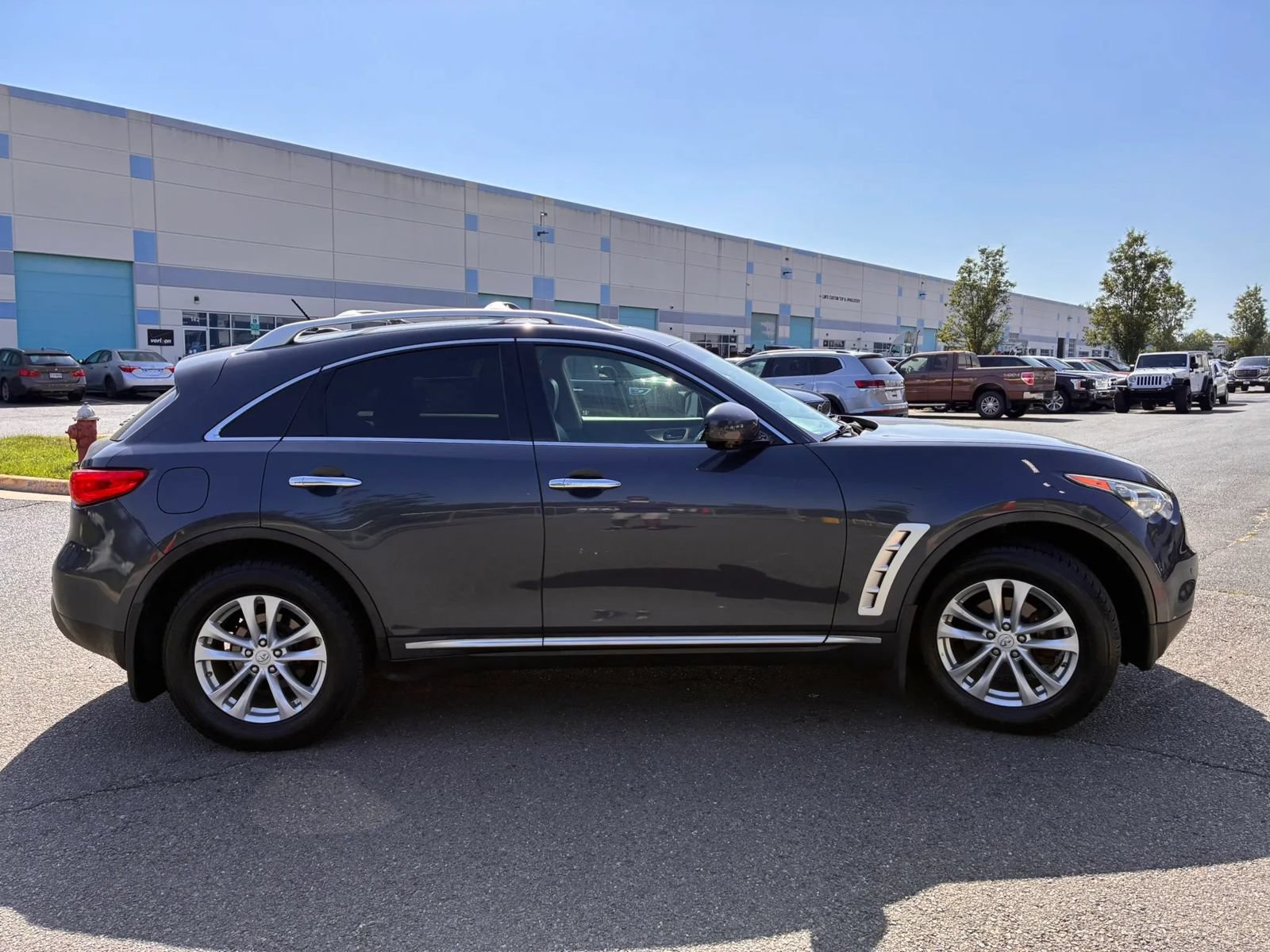 Used 2011 INFINITI FX35 AWD w/ Premium Pkg image 11