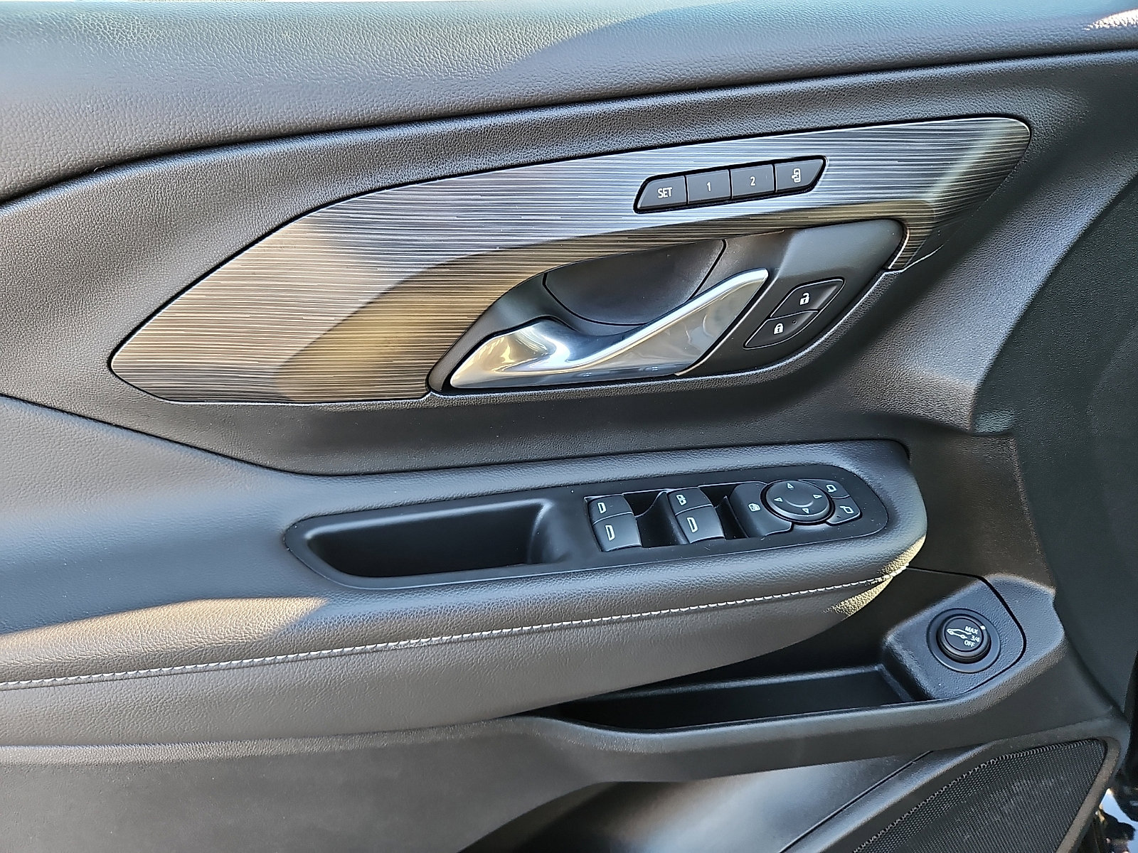 Certified 2022 GMC Terrain SLT w/ Tech Package image 12