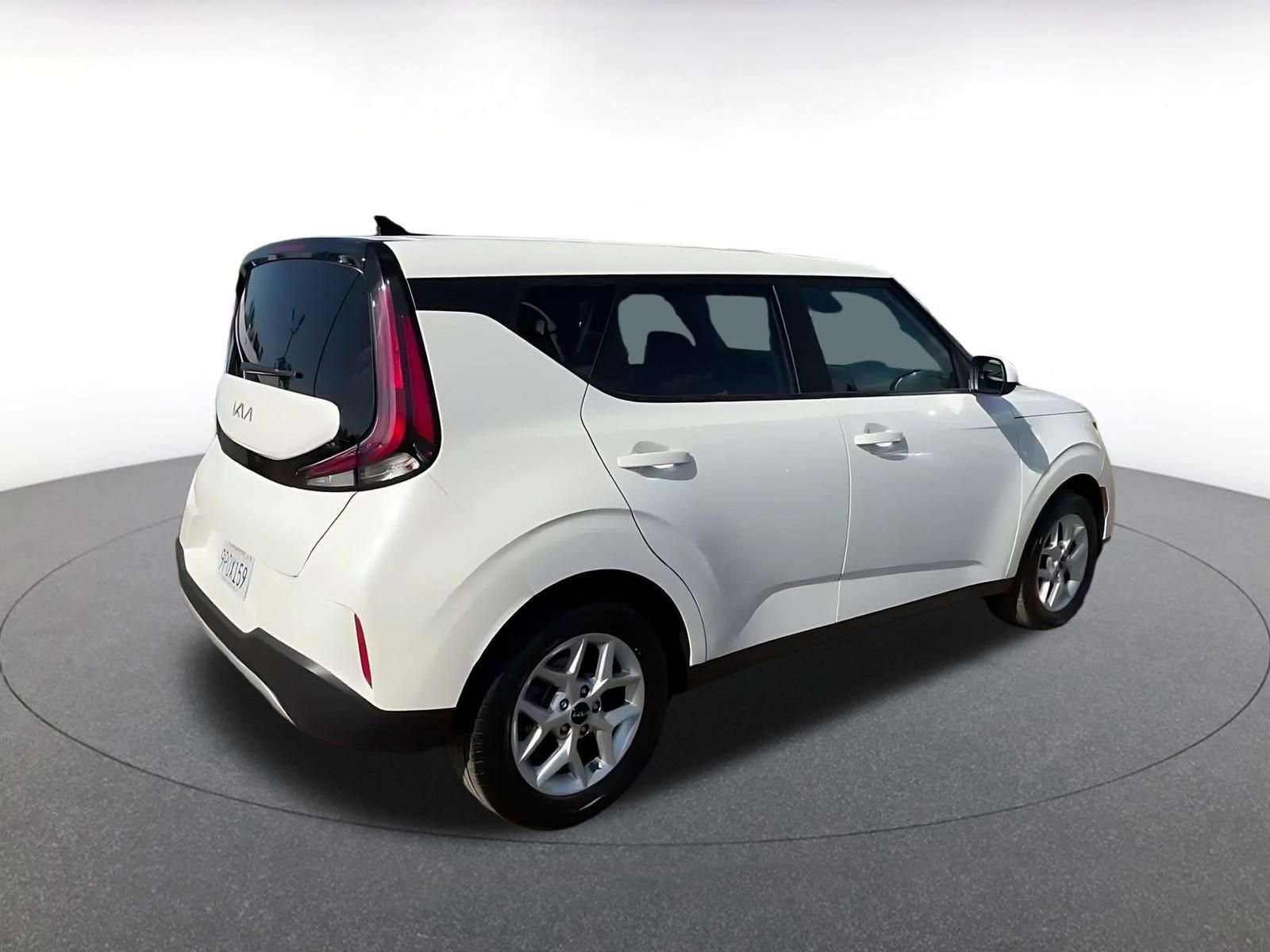 Used 2025 Kia Soul LX w/ LX Technology Package FWD image 15