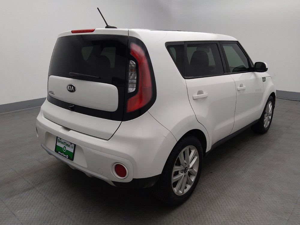 Used 2017 Kia Soul + image 9