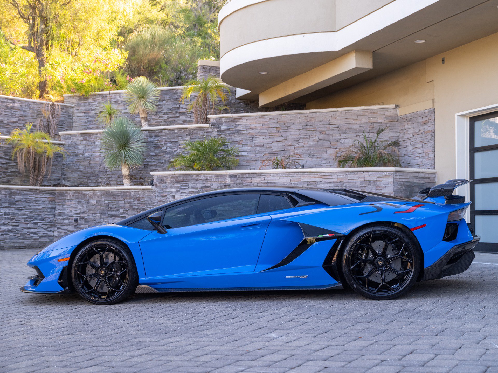 Used 2020 Lamborghini Aventador SVJ AWD/4WD image 9