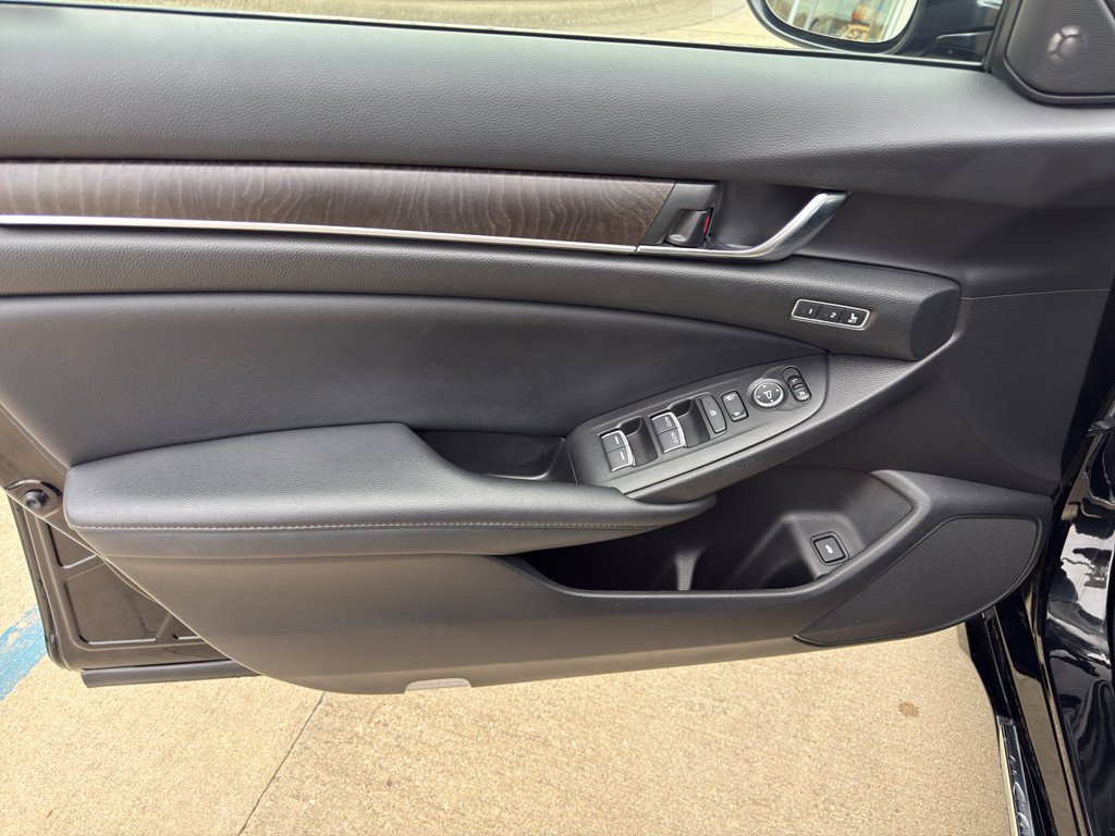 Used 2021 Honda Accord Touring image 12