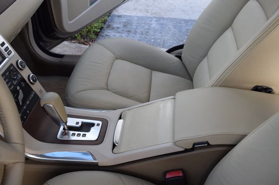 Used 2011 Volvo XC70 3.2 w/ Premium Pkg image 55