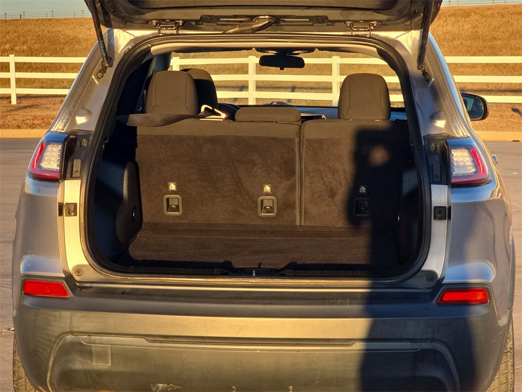 Used 2019 Jeep Cherokee Latitude w/ Popular Appearance Group image 12