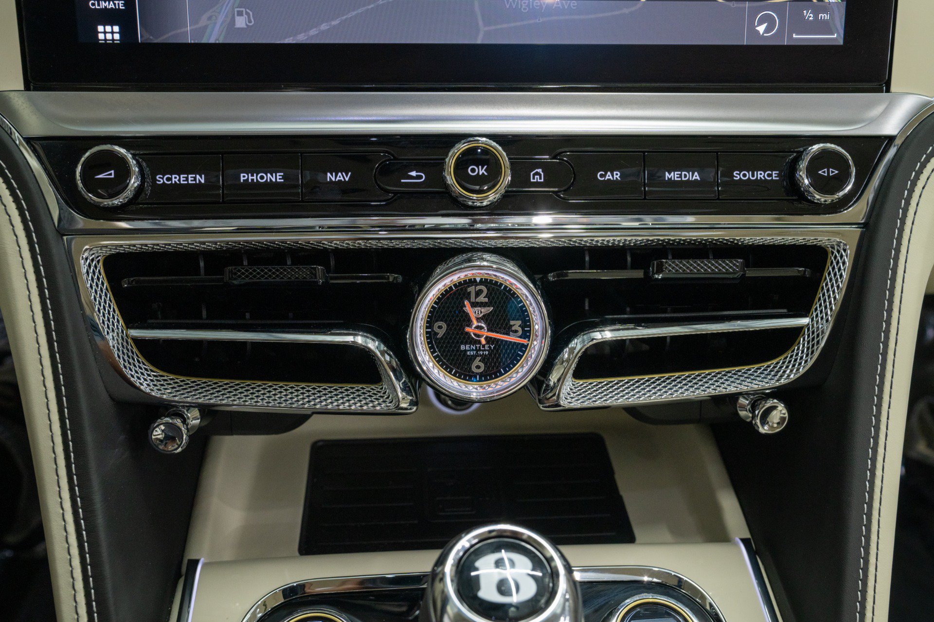 Used 2024 Bentley Flying Spur V8 AWD/4WD image 37