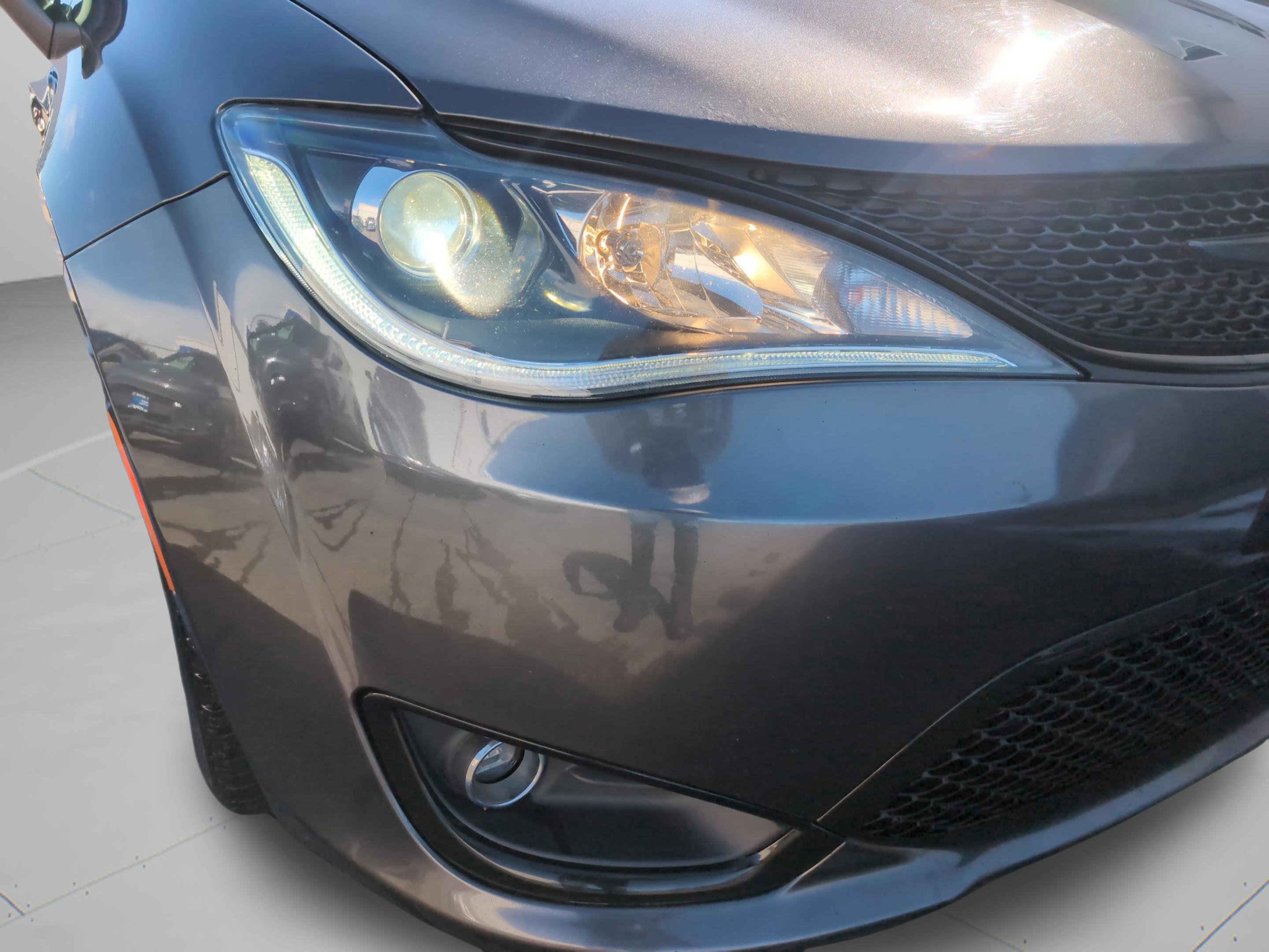 Used 2019 Chrysler Pacifica Limited w/ S Appearance Package image 9