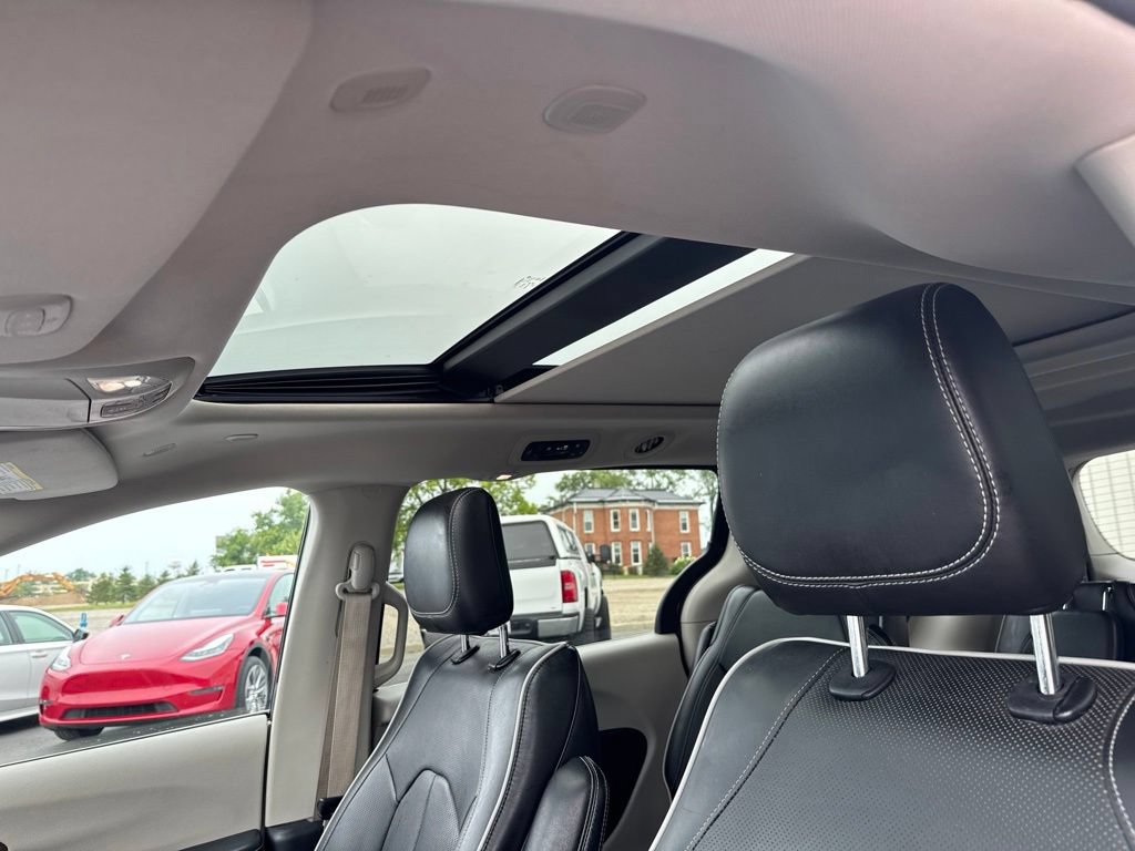 Used 2022 Chrysler Pacifica Limited FWD image 30