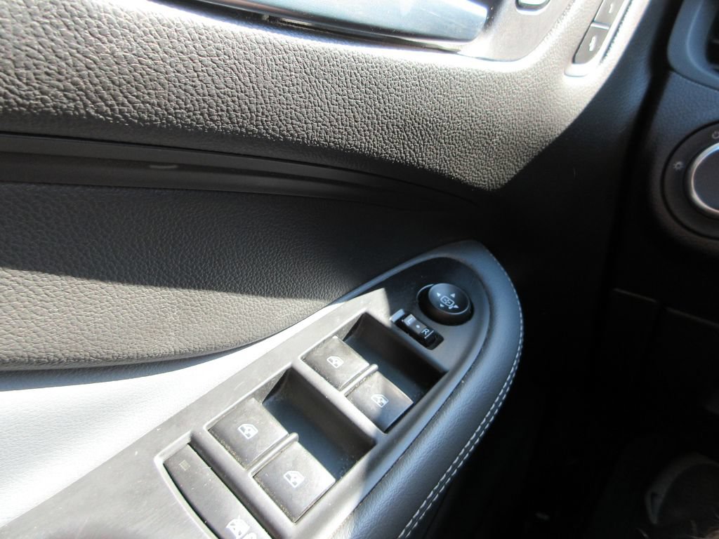 Certified 2020 Buick Envision Essence FWD image 27