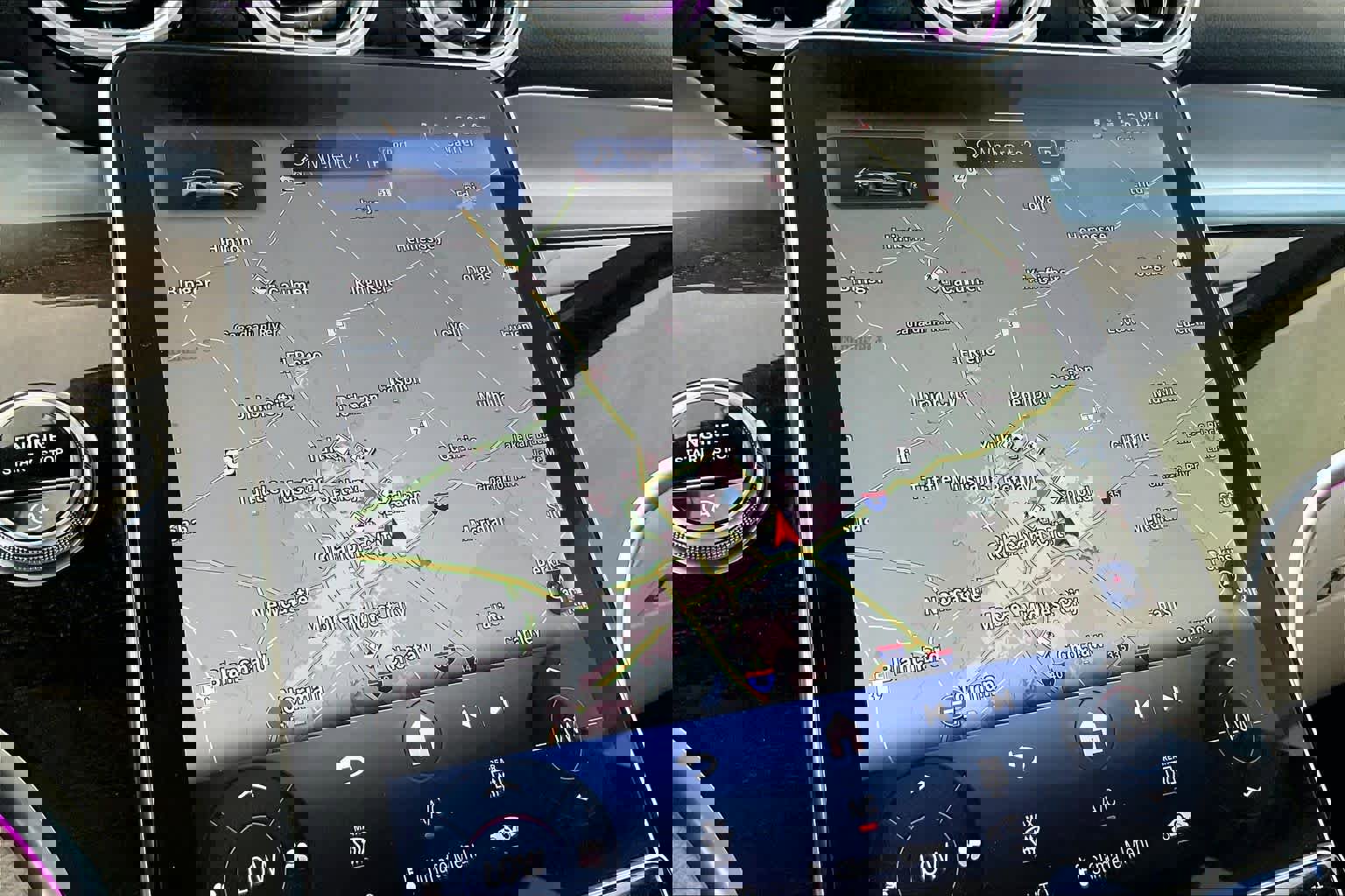 Used 2025 Mercedes-Benz GLC 300 4MATIC image 32