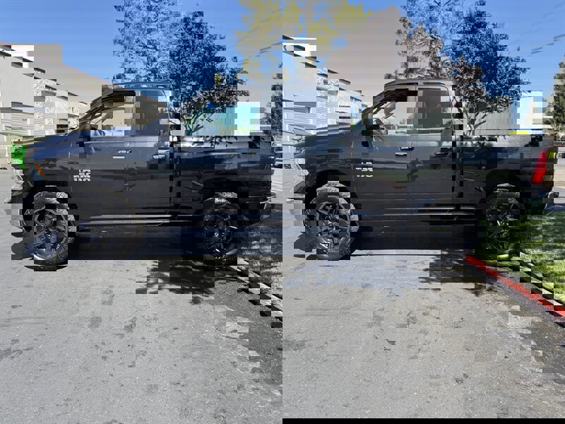 Used 2017 RAM 1500 Classic SLT image 7