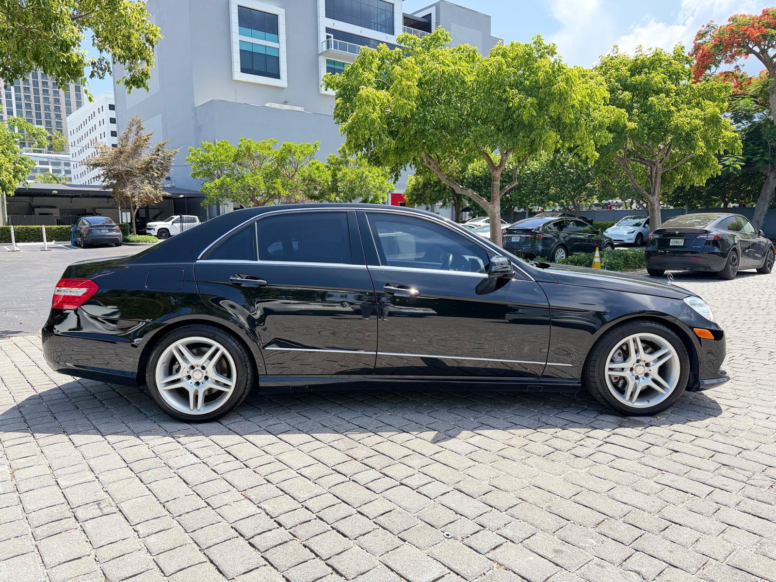 Used 2010 Mercedes-Benz E 550 Sedan image 7