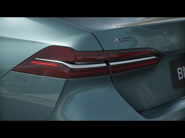 Used 2025 BMW 530i xDrive w/ Premium Package image 9