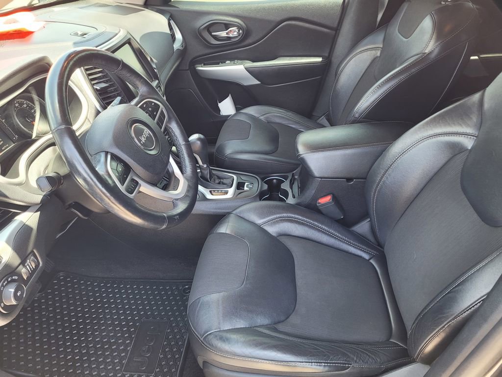 Used 2018 Jeep Cherokee Latitude Plus w/ Cold Weather Group image 12