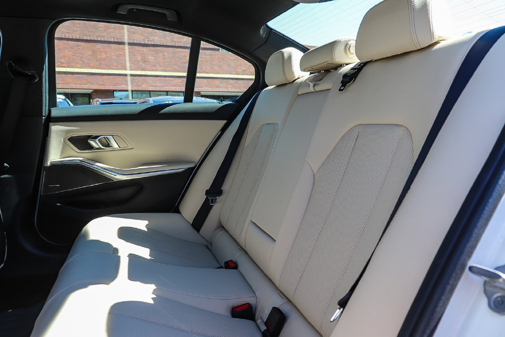 Used 2026 BMW 330i Sedan w/ Premium Package RWD image 18