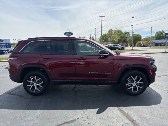 Used 2025 Jeep Grand Cherokee Limited AWD/4WD image 8