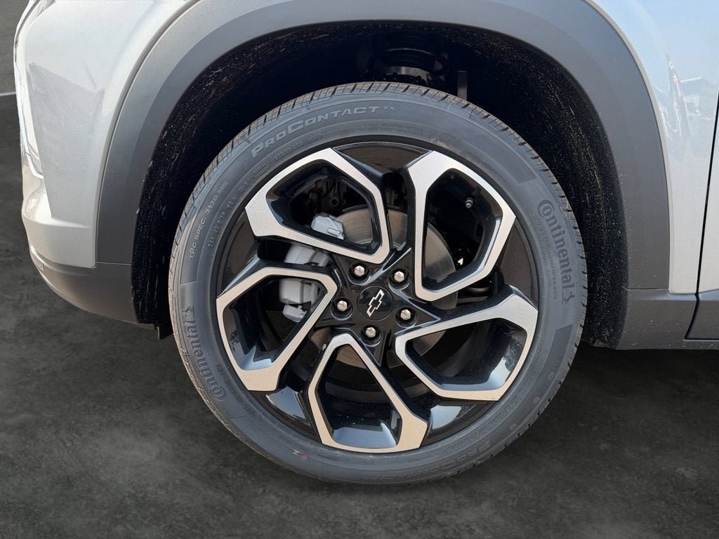New 2026 Chevrolet Trax RS w/ Sunroof Package FWD image 4