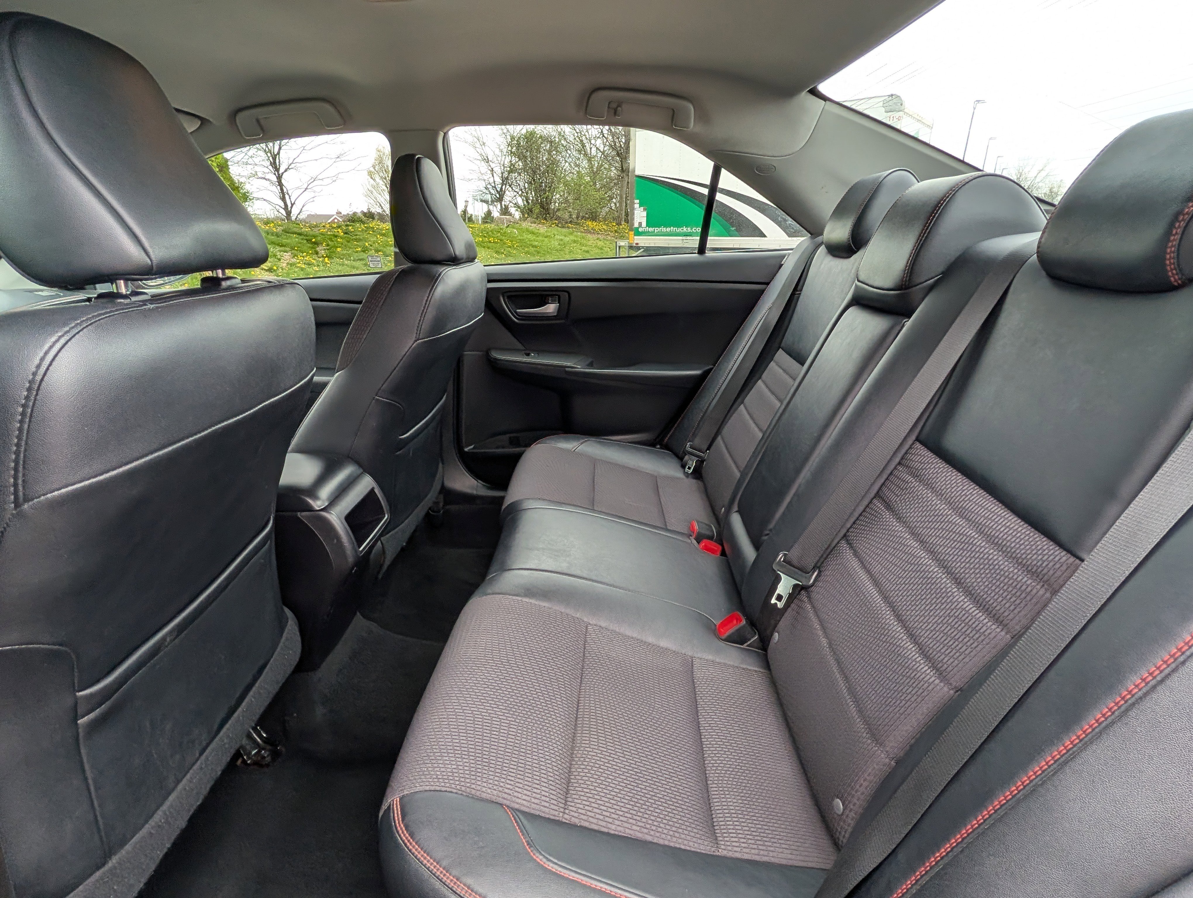 Used 2016 Toyota Camry SE FWD image 25