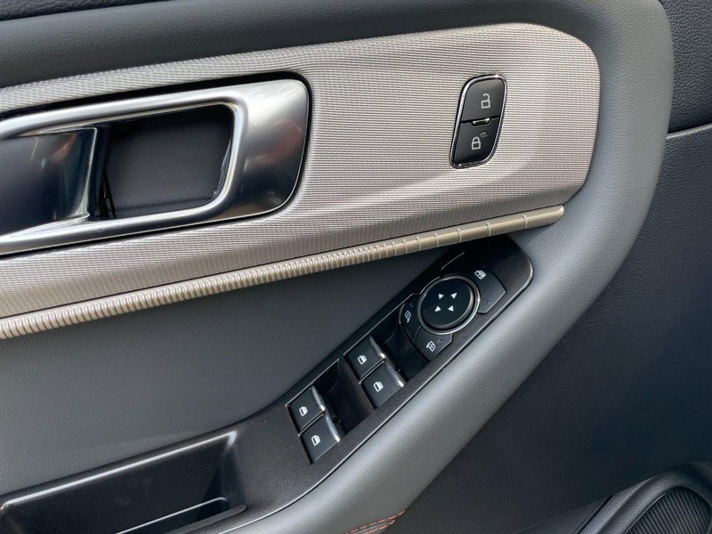 New 2025 Ford Explorer Active w/ Active Comfort Package image 23