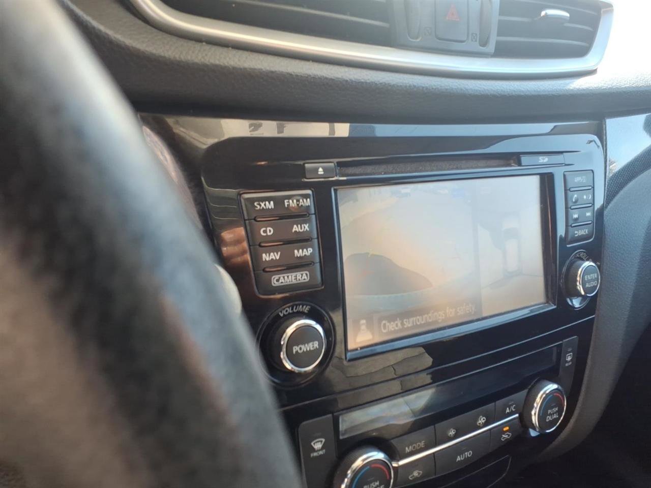 Used 2016 Nissan Rogue SL image 16