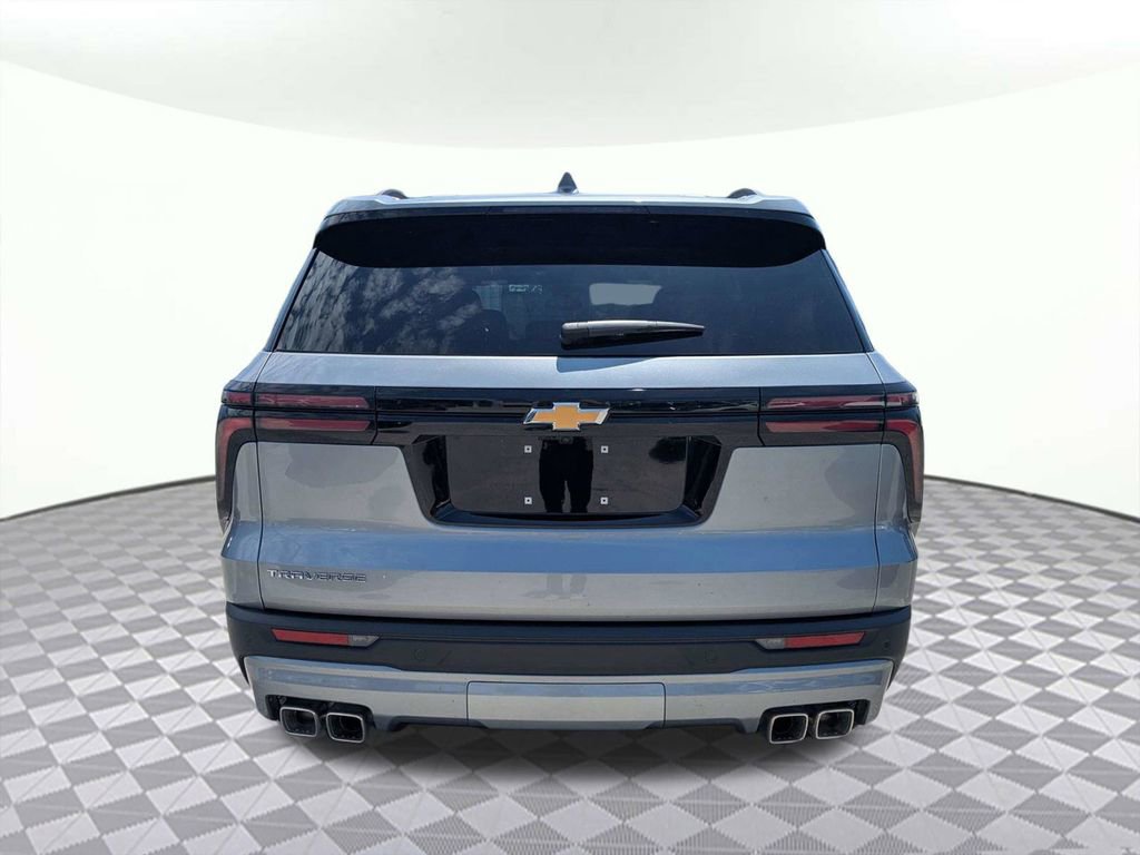 Used 2026 Chevrolet Traverse LT FWD image 4