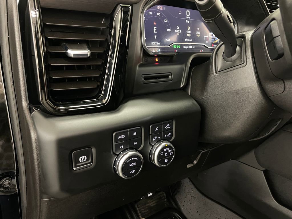 Used 2025 GMC Sierra 2500 AT4 image 31