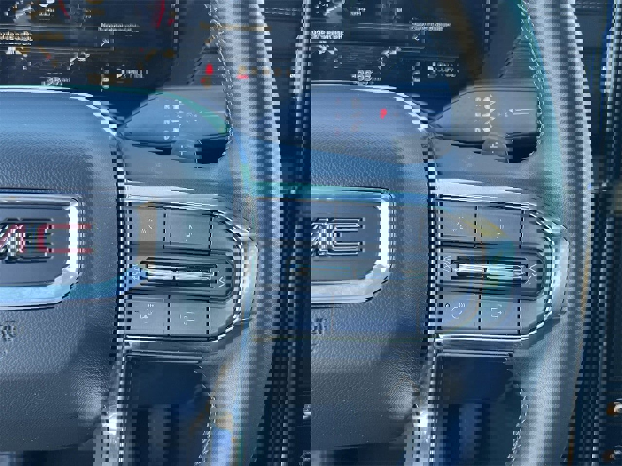 Used 2025 GMC Acadia Elevation image 12