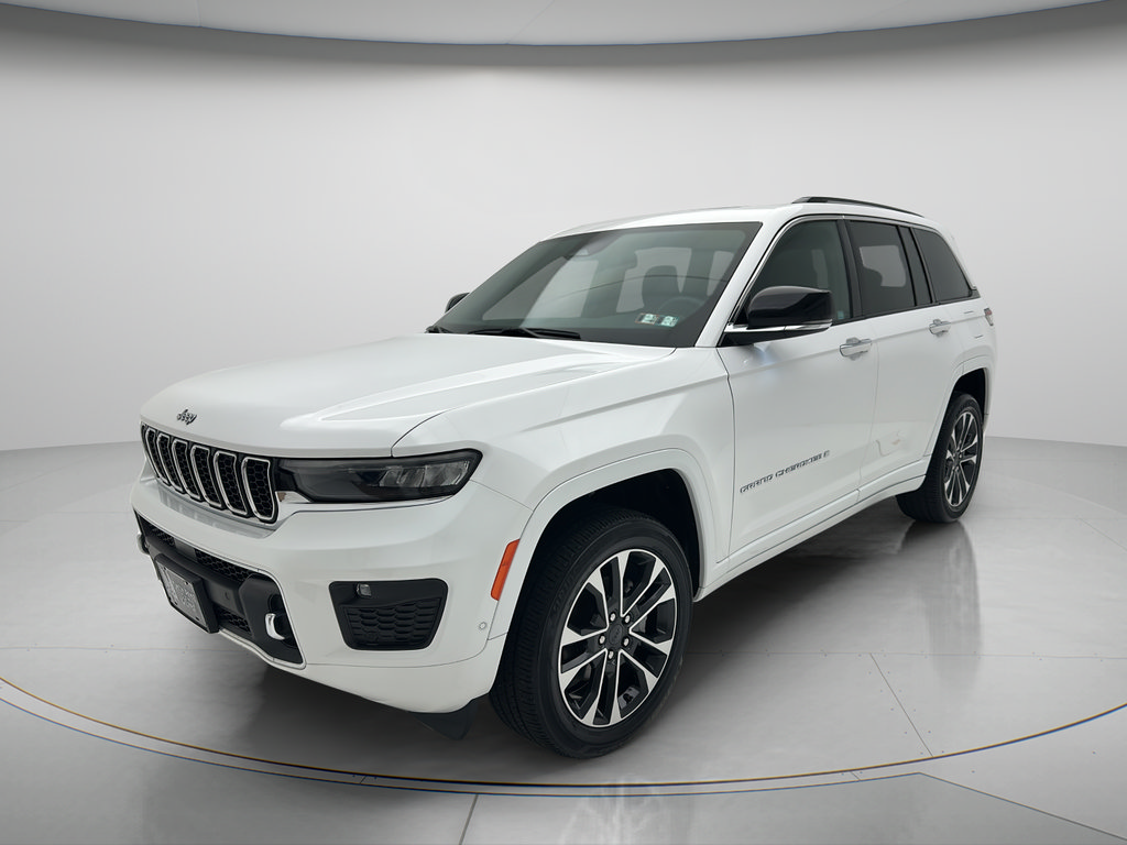 Used 2023 Jeep Grand Cherokee Overland w/ Luxury Tech Group IV AWD/4WD image 6