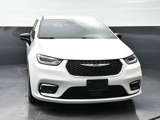 Used 2025 Chrysler Pacifica Select image 2