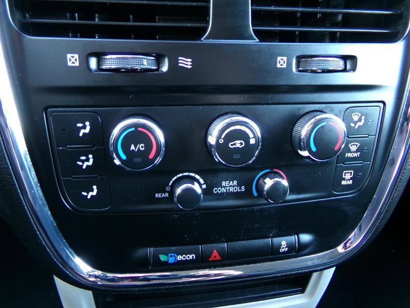 Used 2019 Dodge Grand Caravan SE w/ UConnect Hands-Free Group FWD image 16