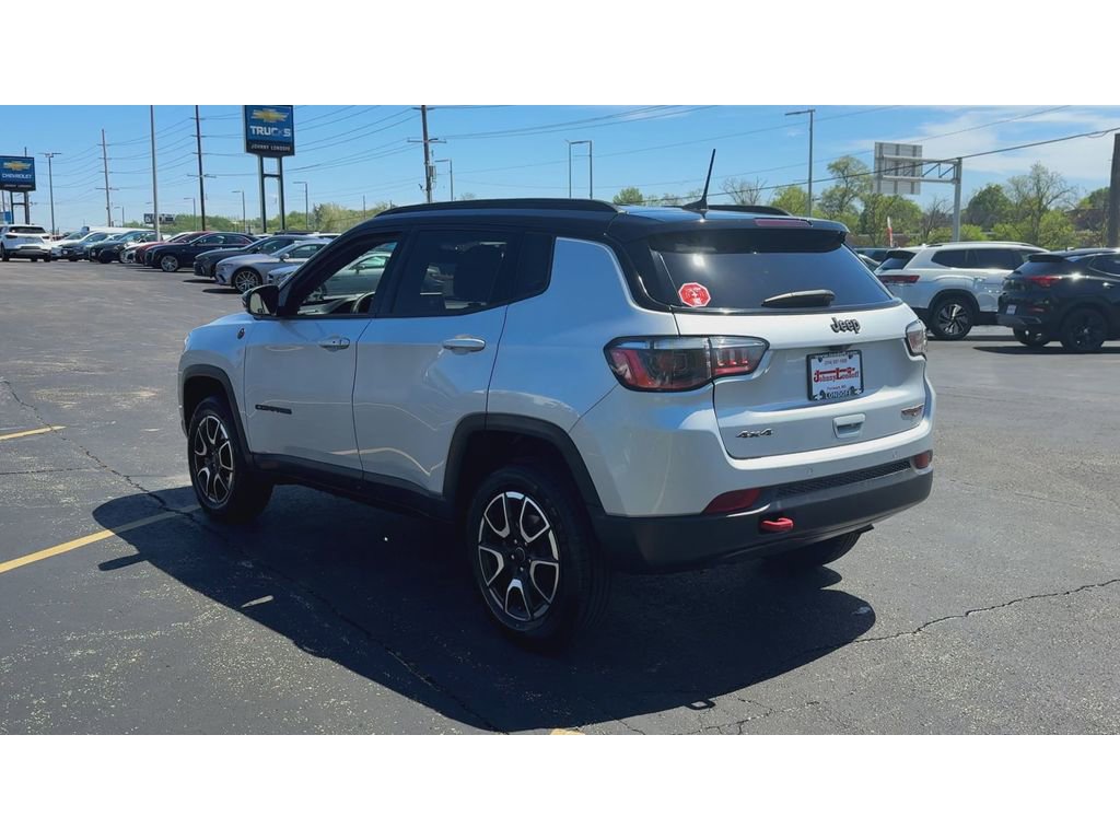 Used 2025 Jeep Compass Trailhawk image 6