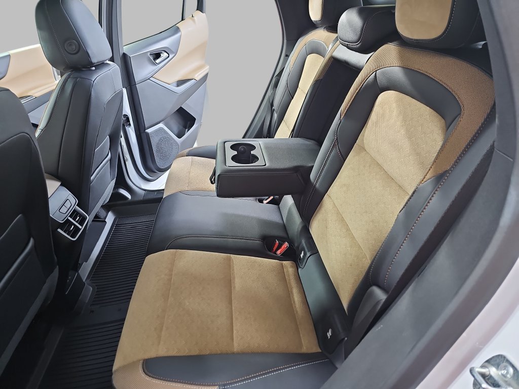 Certified 2025 Chevrolet Equinox ACTIV w/ Safety and Technology Package AWD/4WD image 18