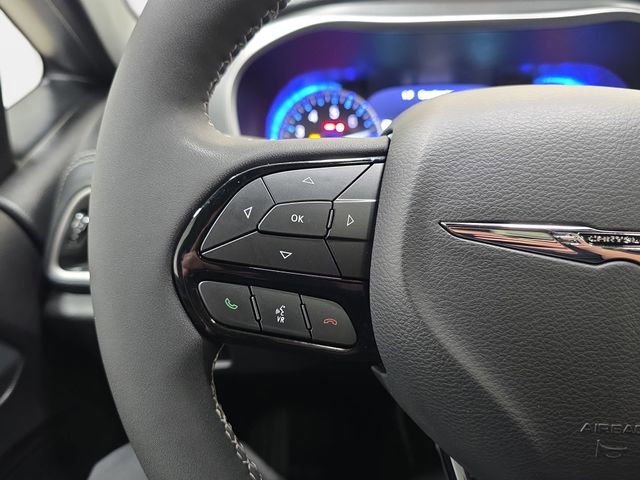 Used 2023 Chrysler Pacifica Touring-L w/ Uconnect Theater Family Group image 16