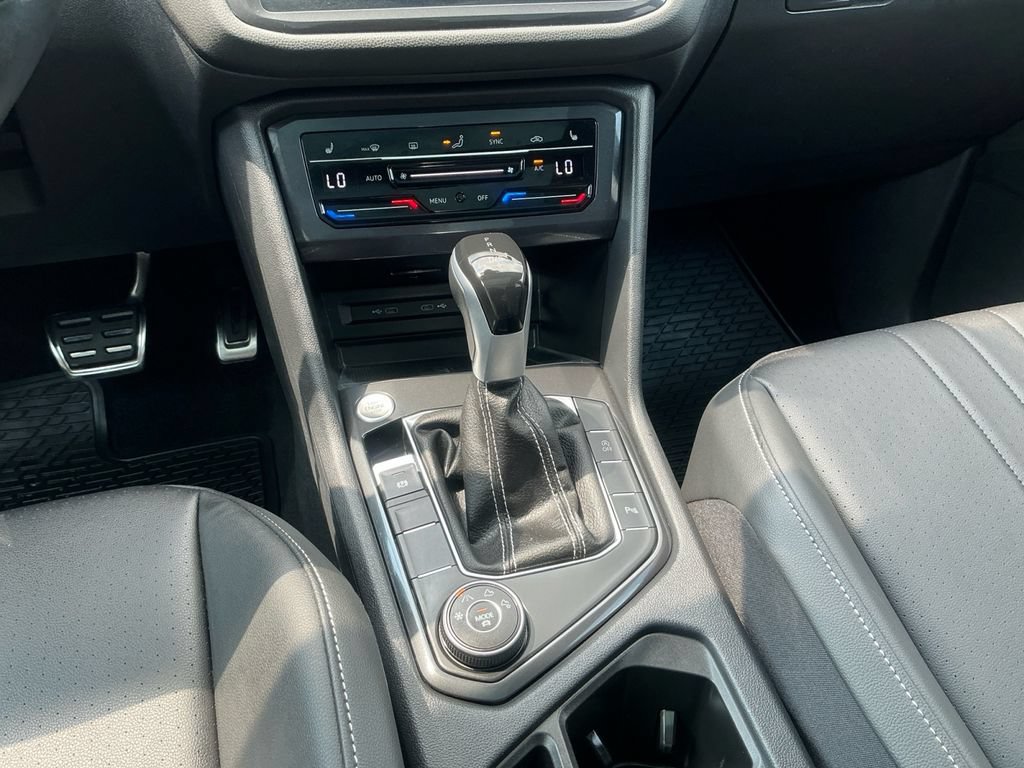 Used 2024 Volkswagen Tiguan SE R-Line AWD/4WD image 12