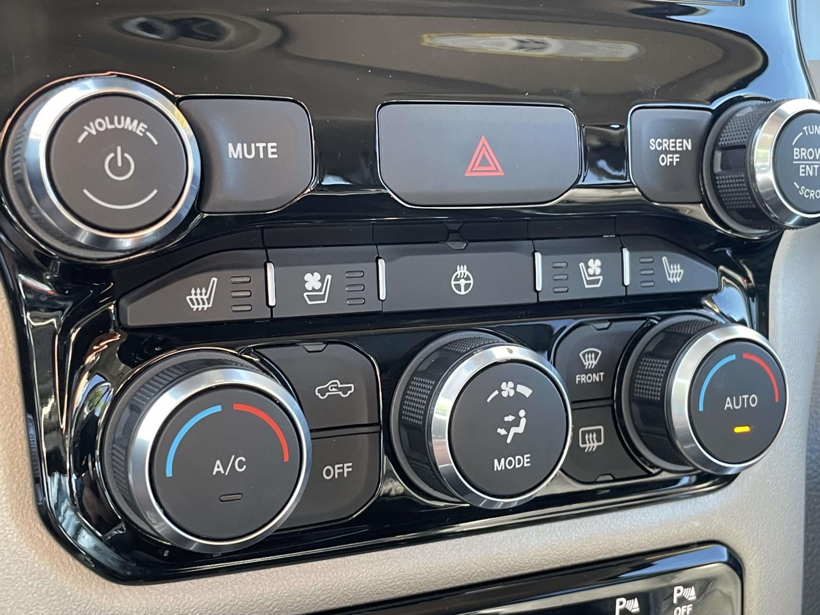 Used 2021 RAM 1500 Laramie AWD/4WD image 28